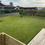 Vakantiehuis Cozy Summer House With 100 Meters To The Sea *