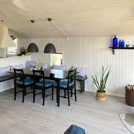 Cozy Summer House With 100 Meters To The Sea Nyaraló