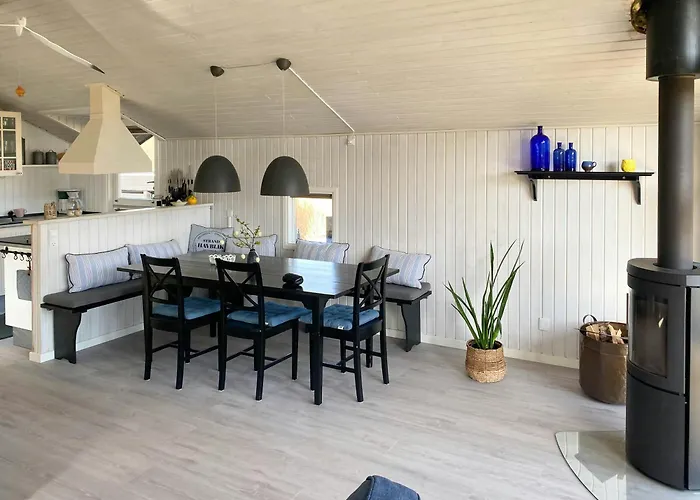 Cozy Summer House With 100 Meters To The Sea Feriehus